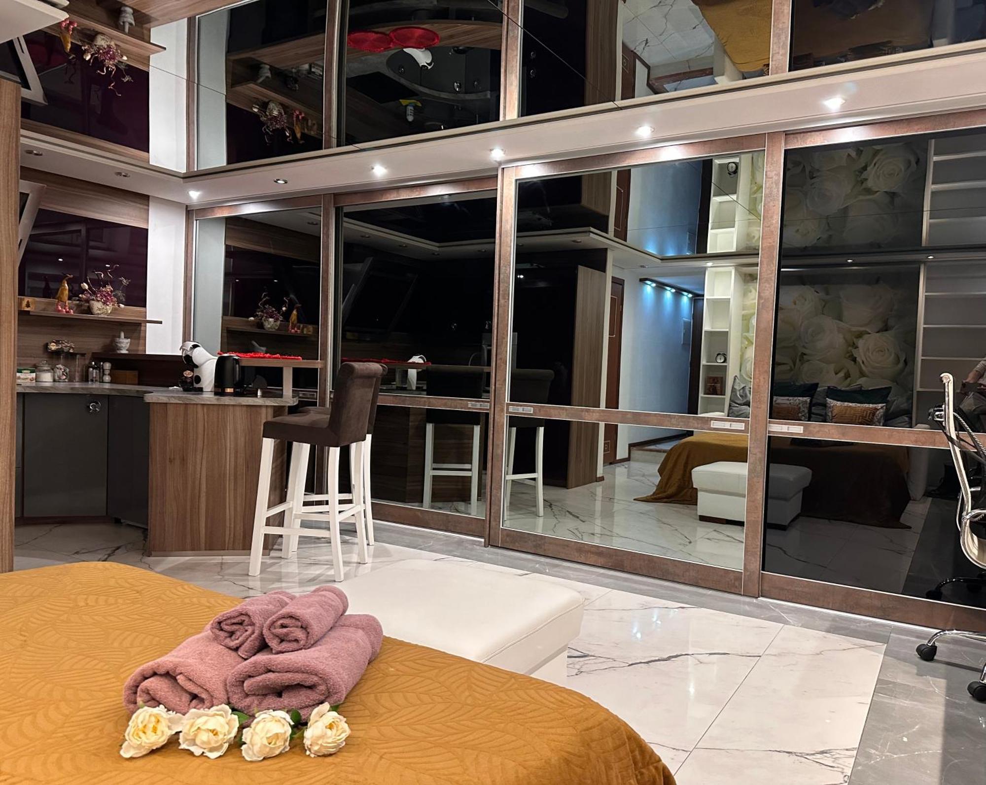 ורשה Deluxury Mirror Apartament Centrum מראה חיצוני תמונה